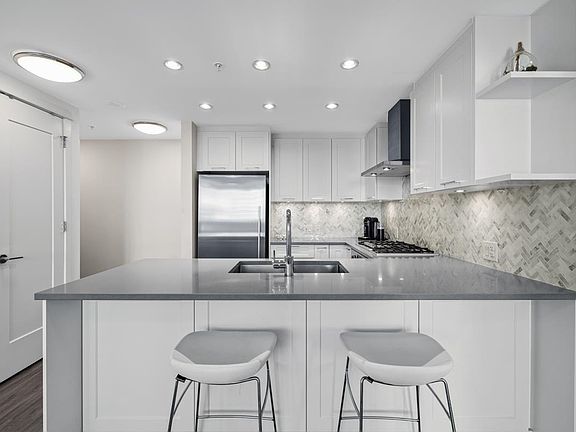 5th image of 520 Como Lake Ave #2101