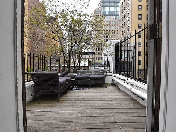 3rd image of 222 W 79th St Frnt 2