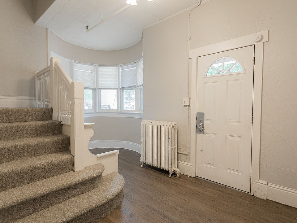 1080 13th Unit A Entrance