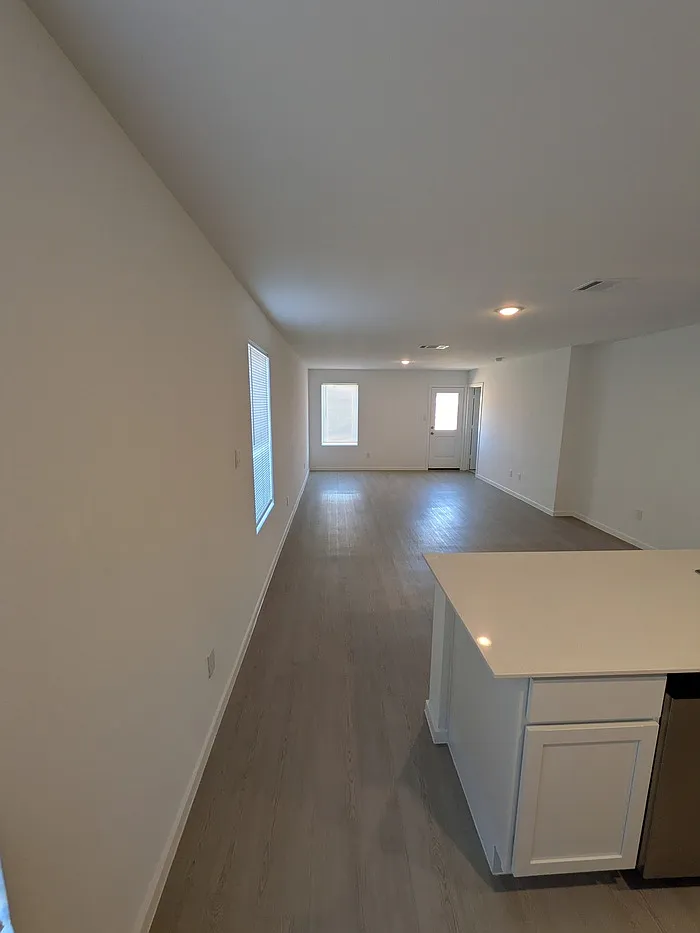 4 bed, 2.0 bath, 1692 sqft, $1,691 — Photo 3