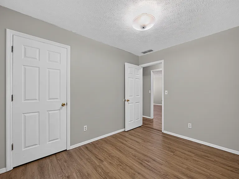 1339 S Hickory Grove Ln — Photo 11