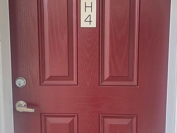 4th image of 15720 Manor Way APT H4