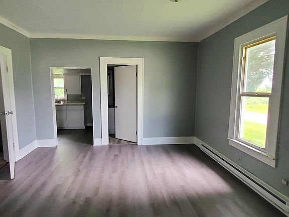 3rd image of 1907 W Poplar St