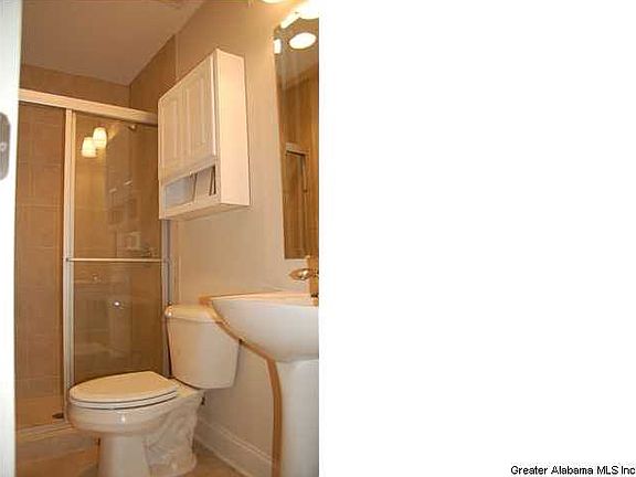4th image of 815 Penny Ln