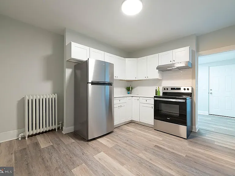 4 bed, 1.5 bath, 1784 sqft, $2,500 — Photo 2