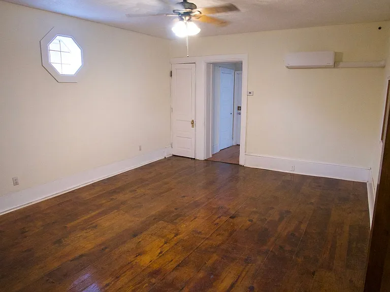 1020 Ferry St — Photo 11