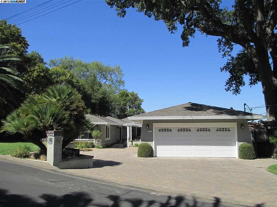 1st image of 82 Castlewood Dr