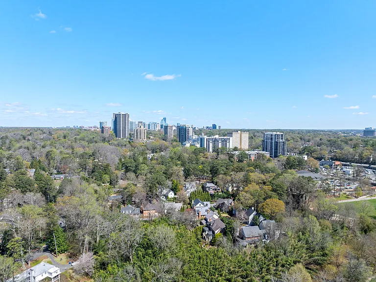 115 Peachtree Memorial Dr NW — Photo 31