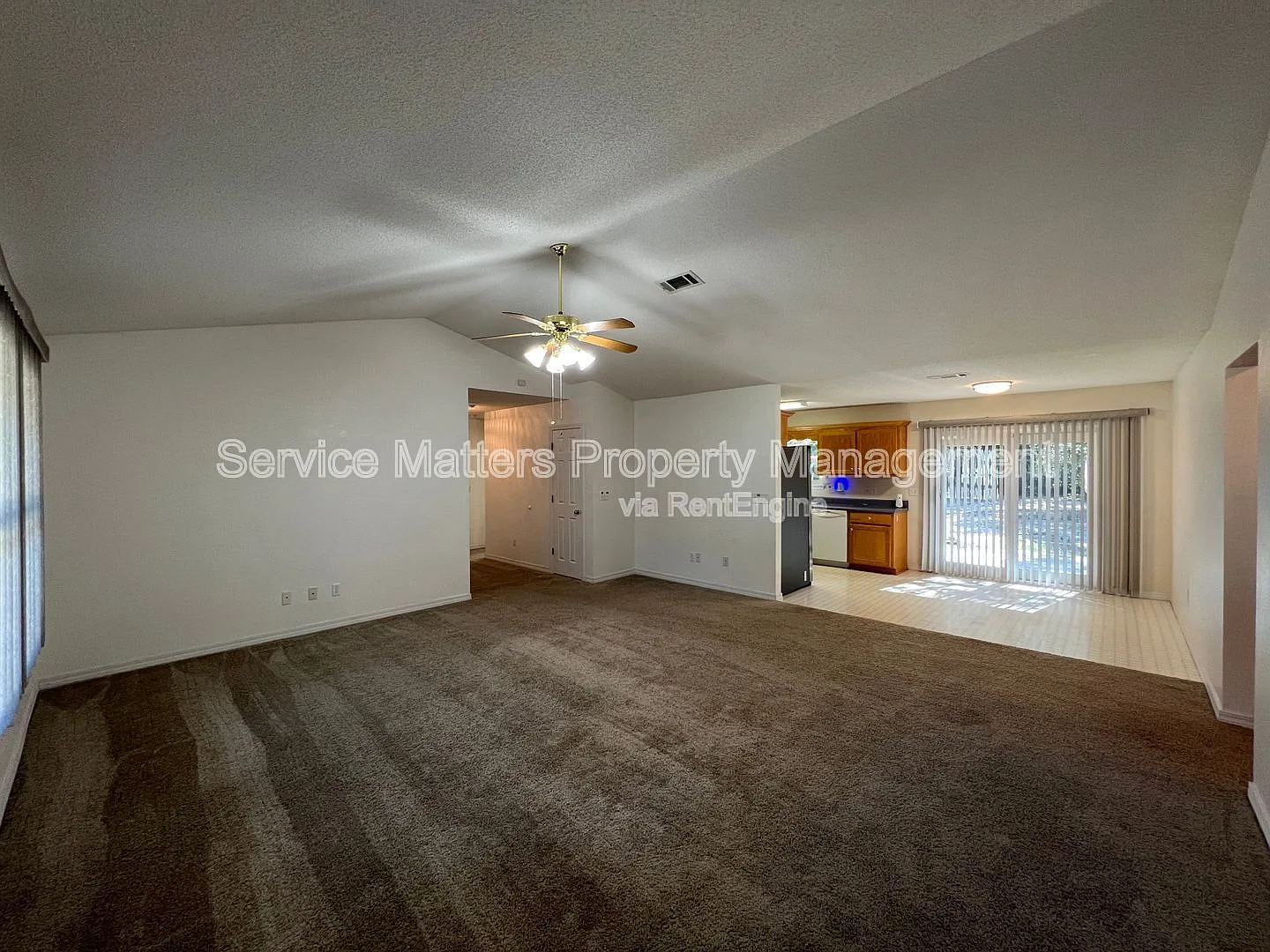 3 bed, 2.0 bath, 1419 sqft, $1,805 — Photo 3