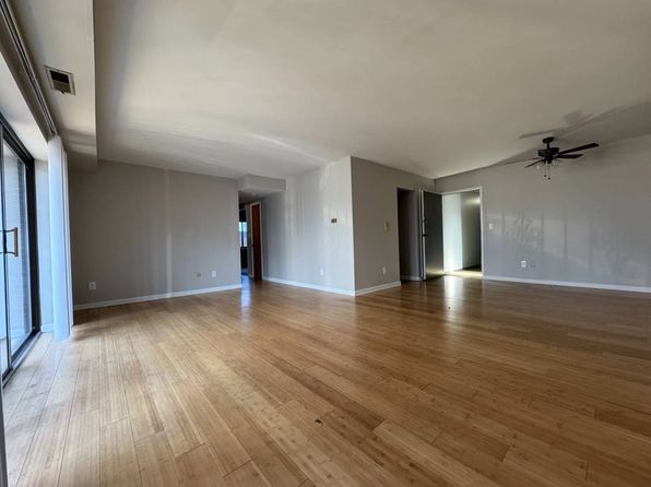 406 E End Ave