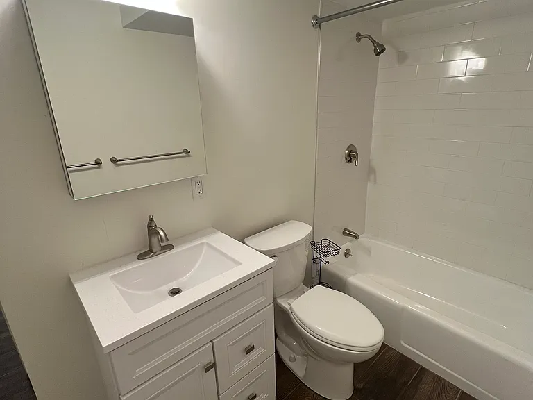 60 Nicholas Rd #10 — Photo 5