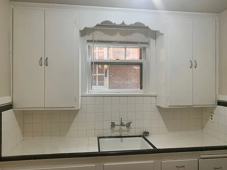 411 W Wilson St — Photo 12