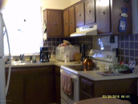 4th image of 210 Laurel Place #B