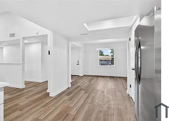 709 Brookview Dr — Photo 3