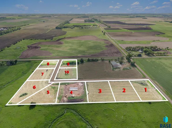 2008 Harvest Creek Ln #L-1, Madison, SD 57042