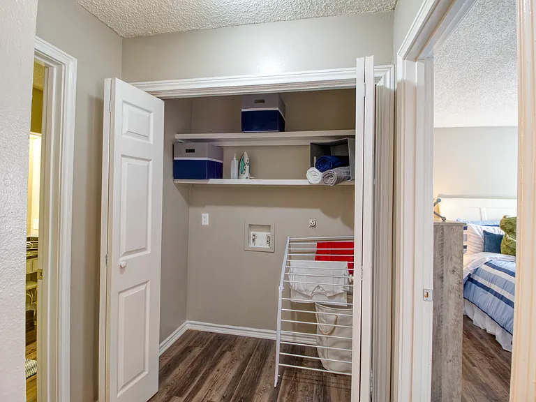 4000 HORIZON HILL APARTMENTS — Photo 14
