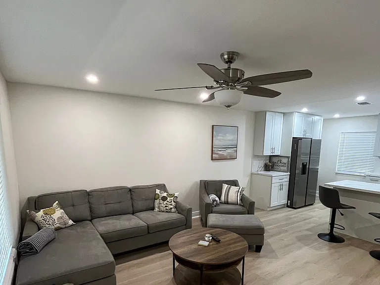 192 SE 27th Ct — Photo 7