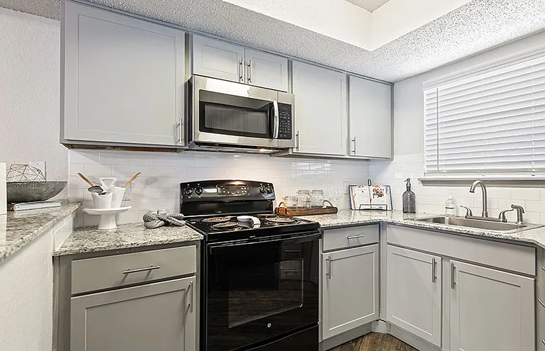 The Elise Apartments — Photo 1