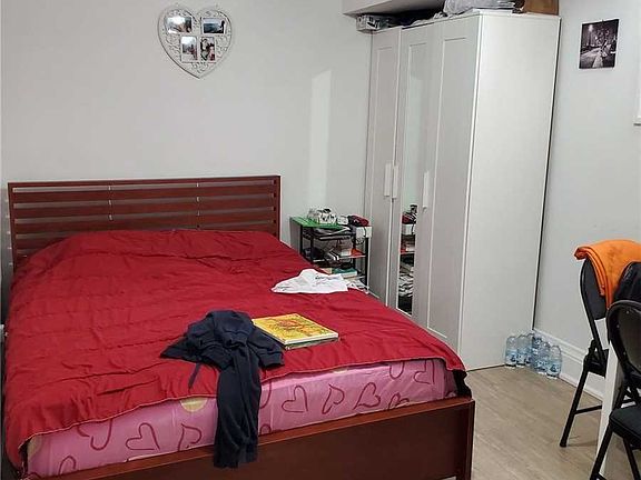 4th image of 140 Gowan Ave #2