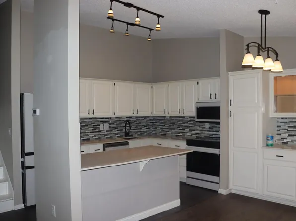 9712 Cimarron Cir, Minnetonka, MN 55305