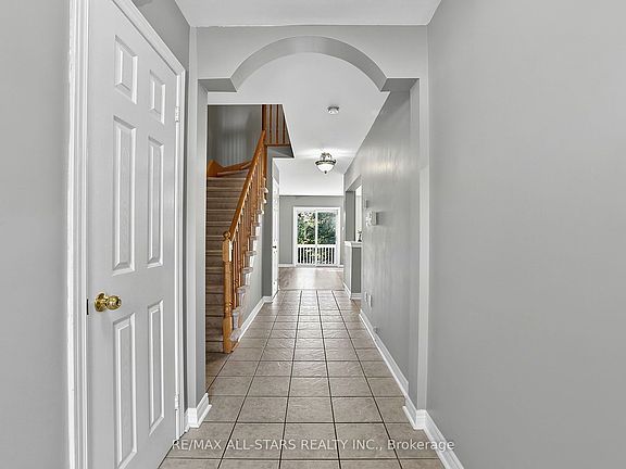 5th image of 18 Lancaster Ct