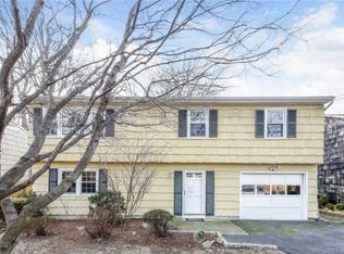 8 Deane Ct, Norwalk, CT 06853