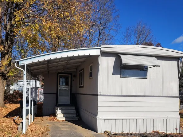 5 Surrey Ln, Brookfield, MA 01506