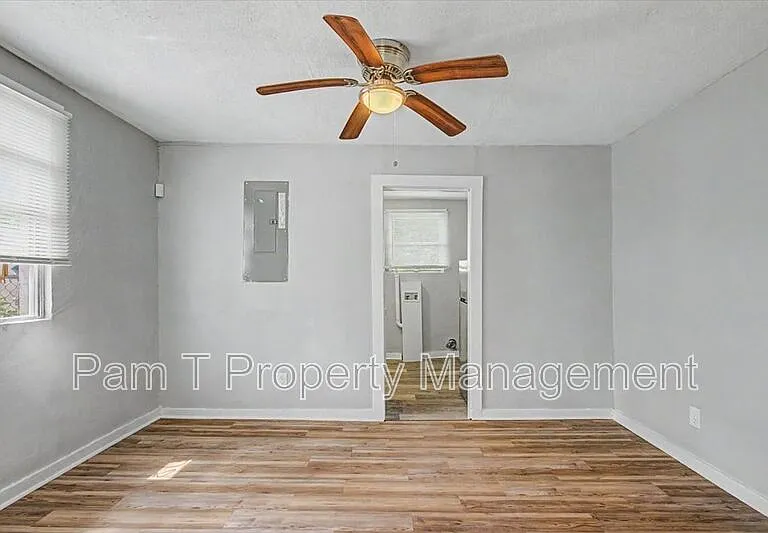 1120 Darwin St — Photo 6
