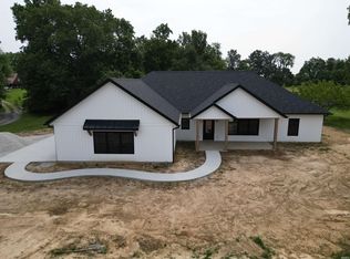 4088 N Bradfield Dr, Petersburg, IN 47567