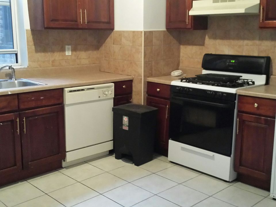 1st image of 3412 31st Ave #1