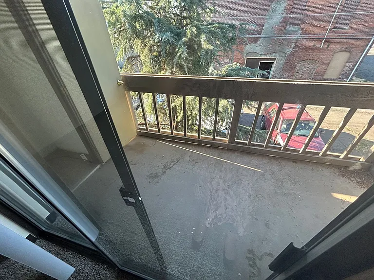 230 W Broadway St — Photo 15