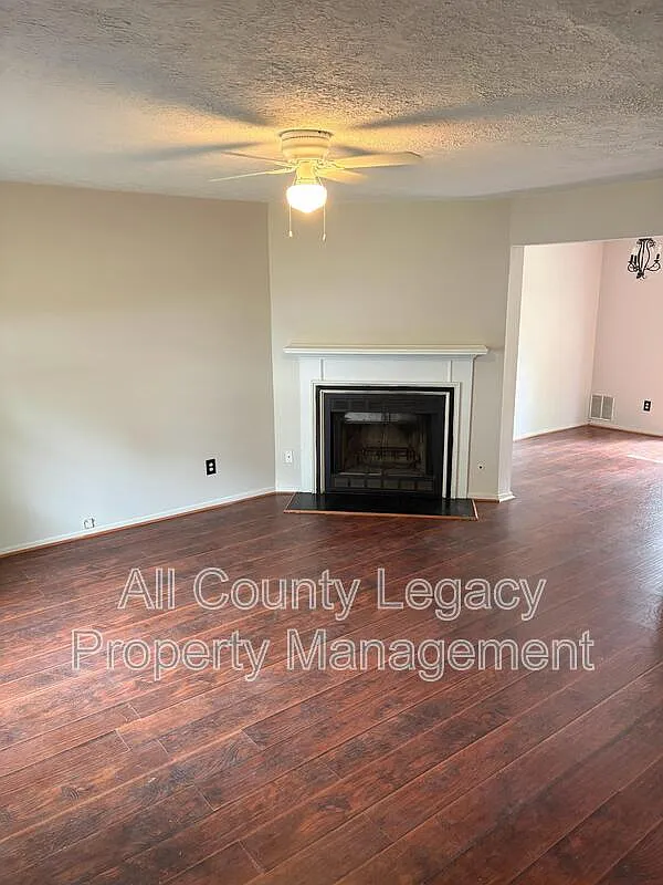 2 bed, 2.5 bath, 1160 sqft, $1,350 — Photo 2