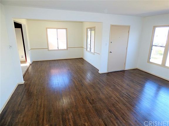 3rd image of 2732 Dashwood St