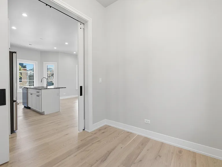 648 N Paulina St #CH — Photo 12