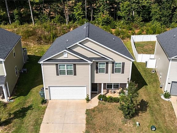 2nd image of 411 Gulliver Ct