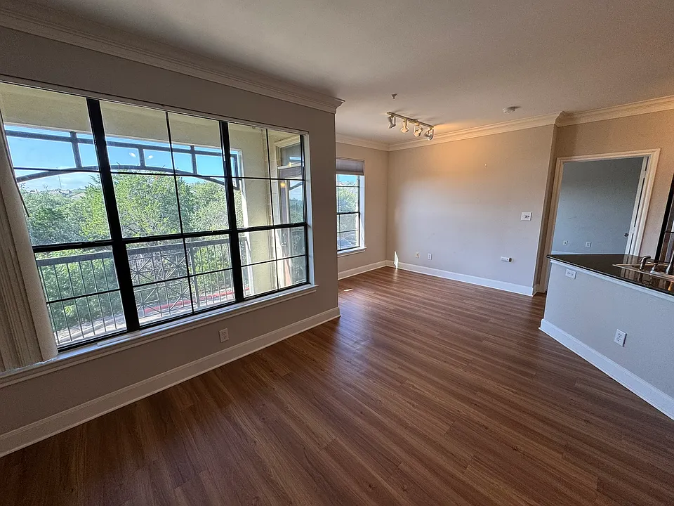 7701 Rialto Blvd #125