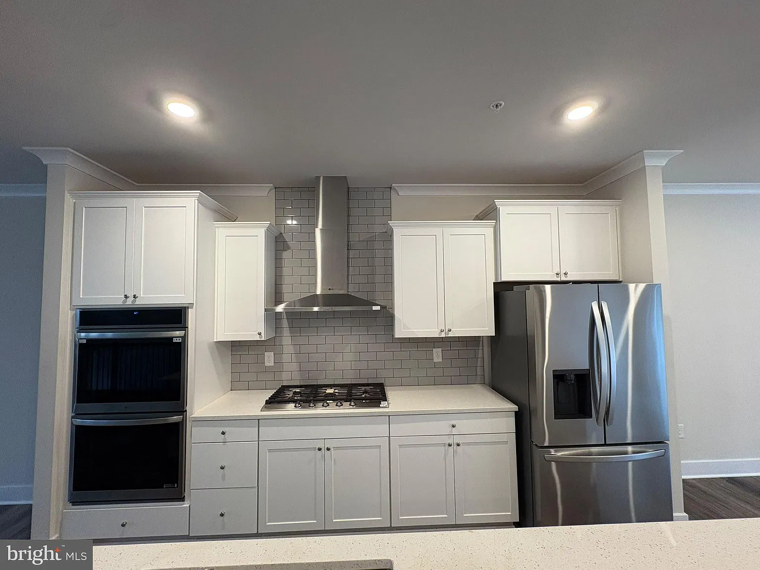 4 bed, 3.5 bath, 2700 sqft, $3,670 — Photo 2