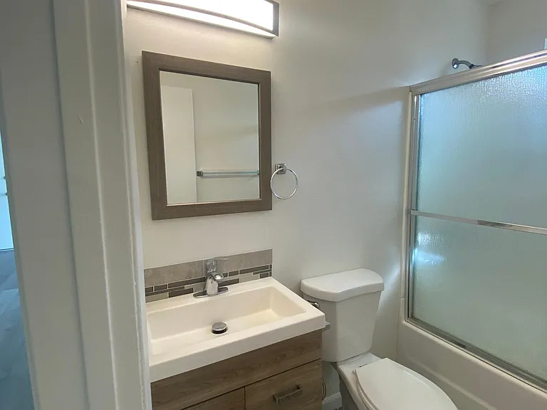 635 Emory St #6 — Photo 11