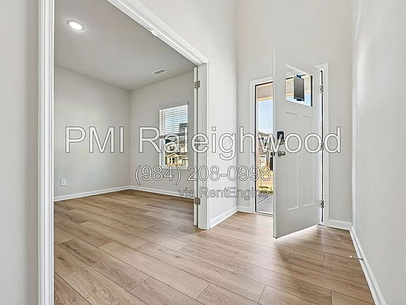 3rd image of 744 Red River Dr
