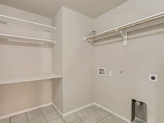3rd image of 503 Hawthorn Dr