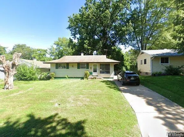 139 Monteith Cir, Saint Louis, MO 63137