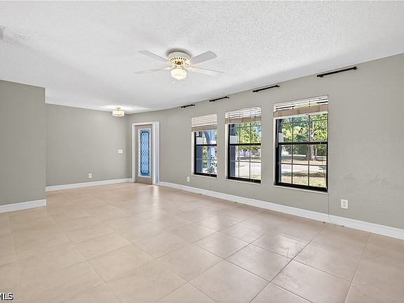 4th image of 836 SW 18th St
