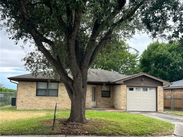 324 Sunflower Dr, Marion, TX 78124