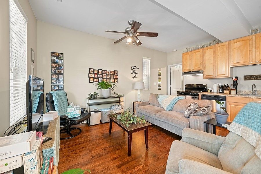 2nd image of 2246 N Magnolia Ave #2R