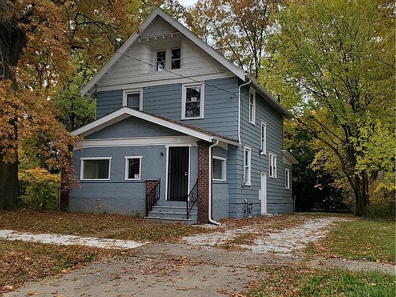 4th image of 830 Sumner St