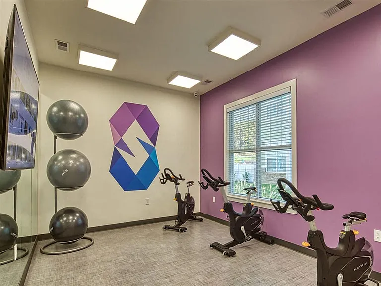 Sapphire at Centerpointe — Photo 26