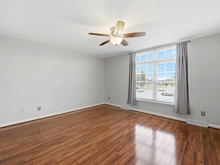 1499 Stonefield Dr — Photo 12