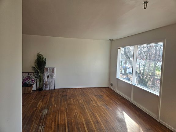 5th image of 105 Tamarisk Ct