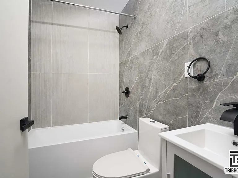 1860 Putnam Ave #1G — Photo 7