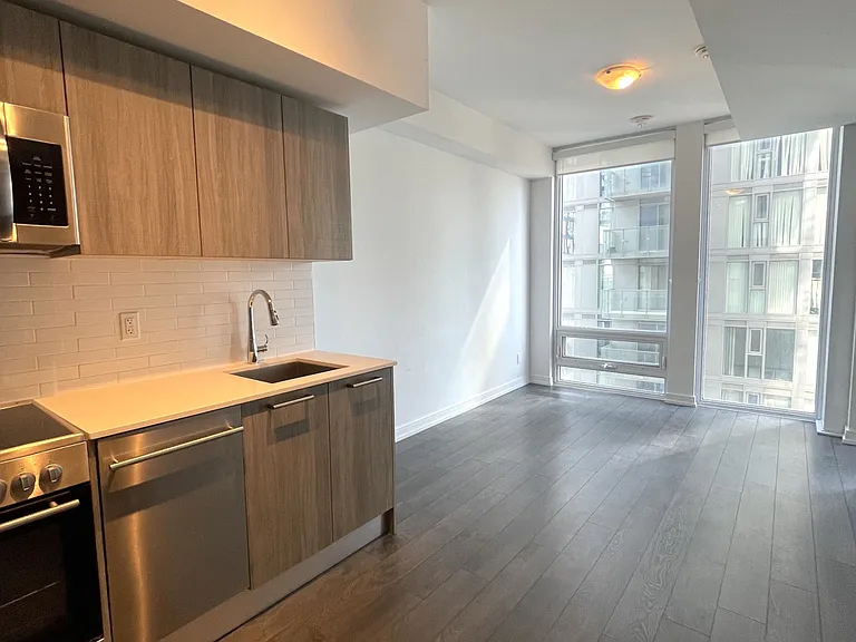 28 Wellesley St E #1606 — Photo 7